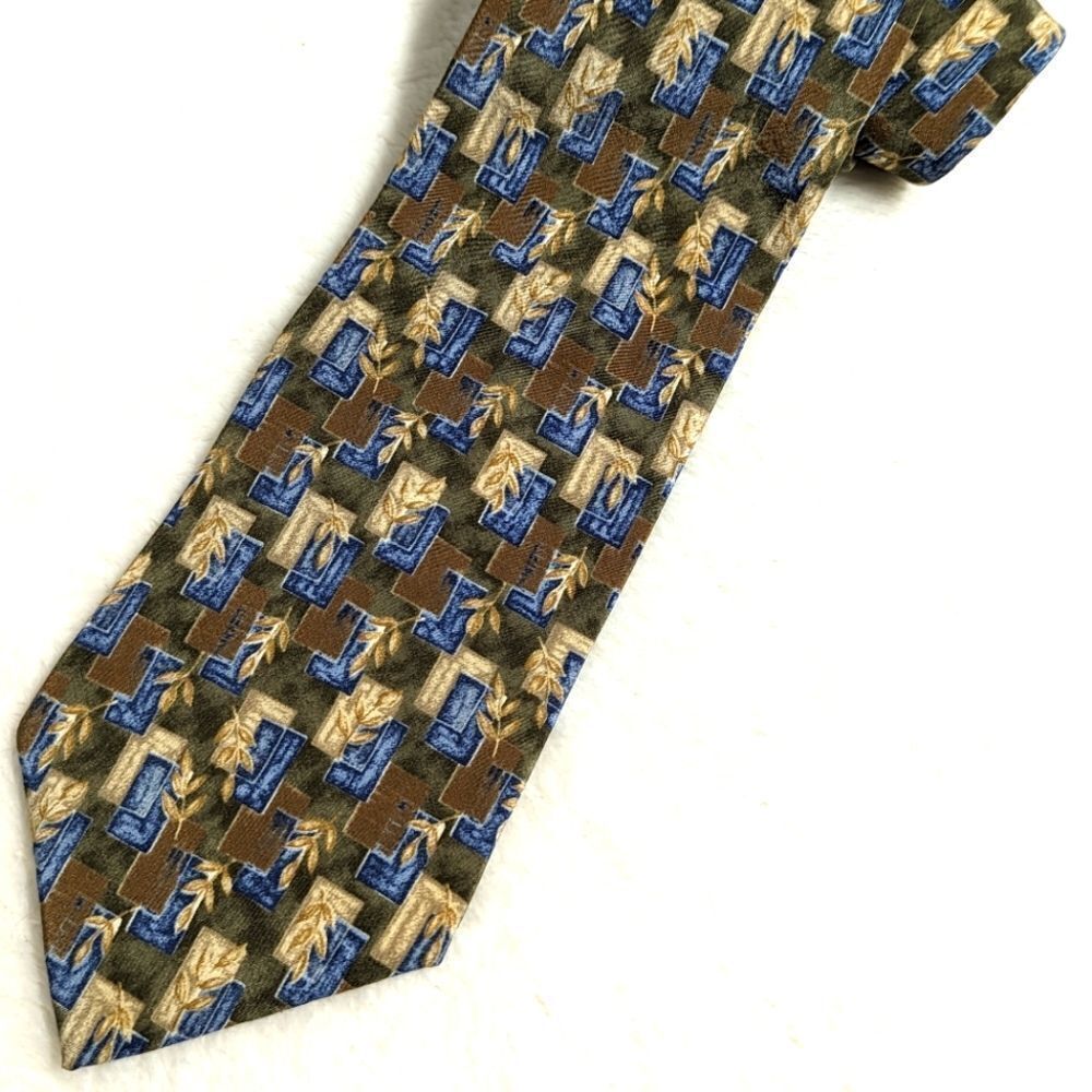Vintage Men's 100% Silk Tie by Cambridge Classic Leaf Motif